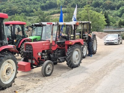 Policija zaustavila kolone traktora na putevima prema Sarajevu