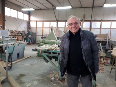 Aca Marković iz Balajnca u svojoj stolarskoj radionici