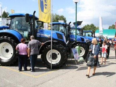 New Holland traktor