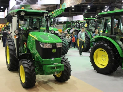 John Deere traktori