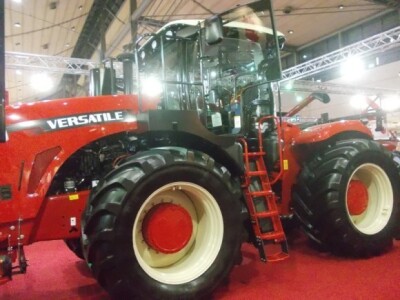 Versatile traktor Versatile traktor