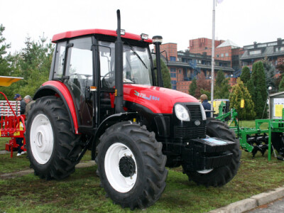 Sajam Agro Zemlja 2012. - Panex Agm, traktor Yto X904