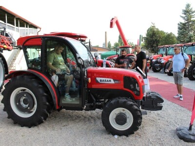 AgroMarket mehanizacija na sajmu u Novom Sadu AgroMarket mehanizacija na sajmu u Novom Sadu