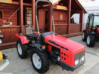 Traktor Agromehanika AGT 830/835