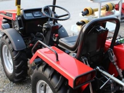 Traktor Agromehanika AGT 830/835