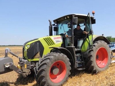 Traktor Claas Arion 550