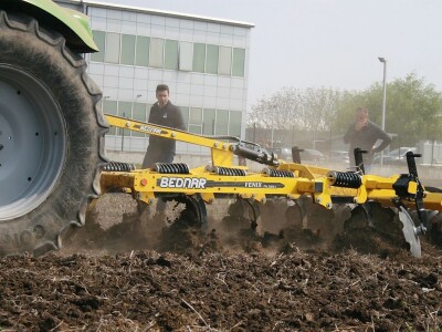 Agrostadt: Prezentacija u radu BEDNAR priključne mehanizacije