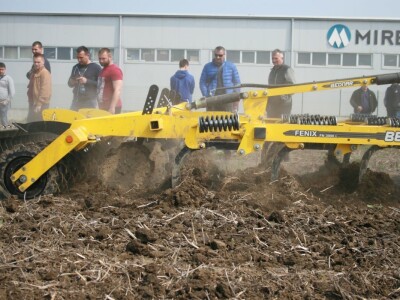 Agrostadt: Prezentacija u radu BEDNAR priključne mehanizacije