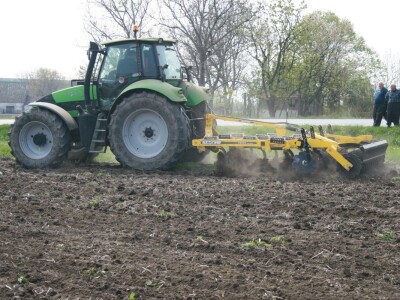 Agrostadt: Prezentacija u radu BEDNAR priključne mehanizacije