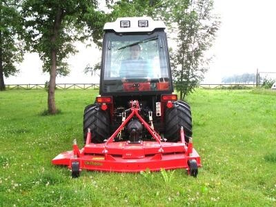 Traktor Agromehanika AGT 835 H