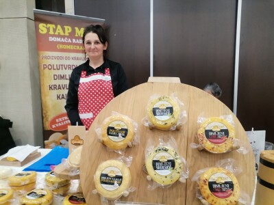 Aida Kadrić: Za dobar sir treba kvalitetno mlijeko i jedna posuda Aida Kadrić: Za dobar sir treba kvalitetno mlijeko i jedna posuda