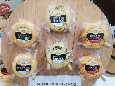 Aida Kadrić: Za dobar sir treba kvalitetno mlijeko i jedna posuda Aida Kadrić: Za dobar sir treba kvalitetno mlijeko i jedna posuda