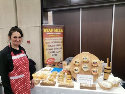 Aida Kadrić: Za dobar sir treba kvalitetno mlijeko i jedna posuda Aida Kadrić: Za dobar sir treba kvalitetno mlijeko i jedna posuda