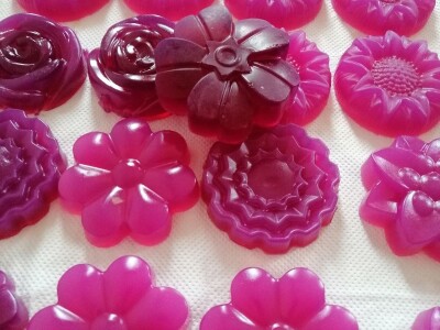 Ajša Hukić: Ljubav prema bilju uspješno pretočila u prirodnu kozmetiku Ajša Hukić: Ljubav prema bilju uspješno pretočila u prirodnu kozmetiku