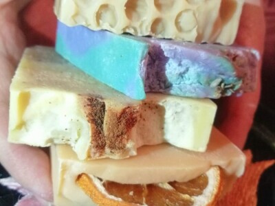 Ajša Hukić: Ljubav prema bilju uspješno pretočila u prirodnu kozmetiku Ajša Hukić: Ljubav prema bilju uspješno pretočila u prirodnu kozmetiku