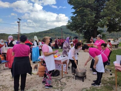 Ajvarijada u Gračanici kod Živinica Ajvarijada u Gračanici kod Živinica