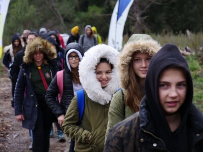 AKCIJA POŠUMLJAVANJA - U dva dana na šest hektara opožarenog Kožina kod  Zadra 800 volontera posadilo 10.000 stabala primorskog bora AKCIJA POŠUMLJAVANJA - U dva dana na šest hektara opožarenog Kožina kod  Zadra 800 volontera posadilo 10.000 stabala primorskog bora