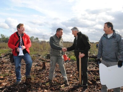 AKCIJA POŠUMLJAVANJA - U dva dana na šest hektara opožarenog Kožina kod  Zadra 800 volontera posadilo 10.000 stabala primorskog bora AKCIJA POŠUMLJAVANJA - U dva dana na šest hektara opožarenog Kožina kod  Zadra 800 volontera posadilo 10.000 stabala primorskog bora