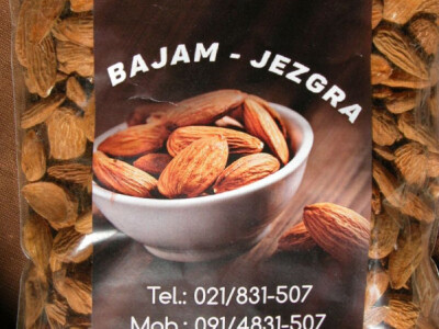 Tako izgleda vrećica s bademima i natpisom OPG Branko Kaloper