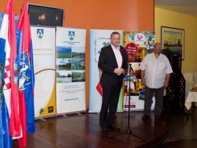 Kad zlatna vina postaju još sjajnija Kad zlatna vina postaju još sjajnija