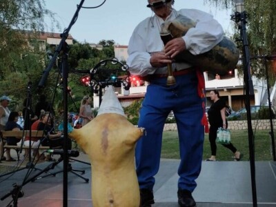 Anđelko Brna i tradicijsko glazbalo mih Anđelko Brna i tradicijsko glazbalo mih