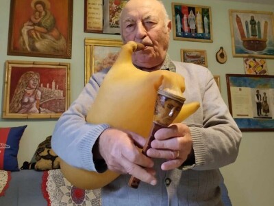 Anđelko Brna i tradicijsko glazbalo mih Anđelko Brna i tradicijsko glazbalo mih