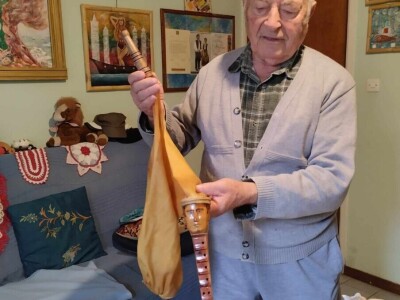 Anđelko Brna i tradicijsko glazbalo mih Anđelko Brna i tradicijsko glazbalo mih