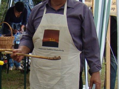 Ante Markanović često je s kuhačom u ruci u gostima na raznim feštama Ante Markanović često je s kuhačom u ruci u gostima na raznim feštama