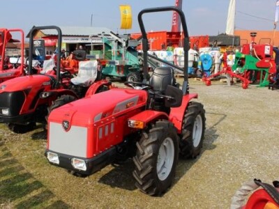 Traktor Antonio Carraro Tigre