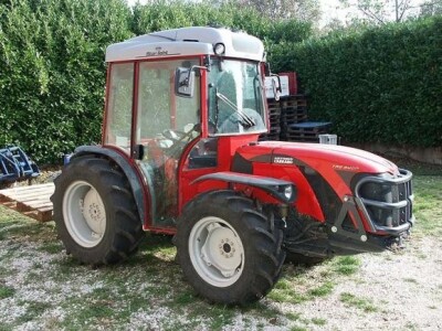Traktor Antonio Carraro TRG