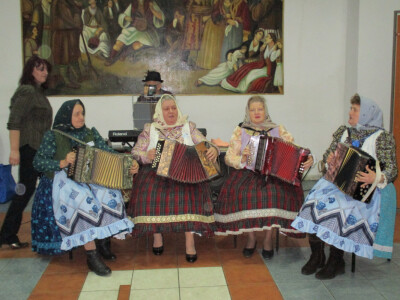 Aradačke meštanke Aradačke meštanke