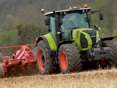 Traktor Claas ARION 600
