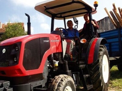 Traktor ArmaTrac 704