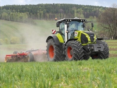 Traktor Claas AXION 800