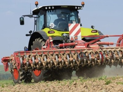 Traktor Claas AXION 800