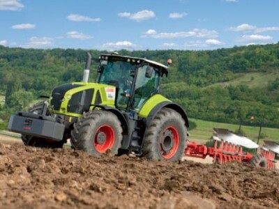 Traktor Claas AXION 900