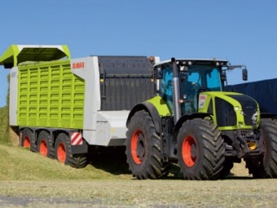 Traktor Claas AXION 900