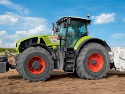Traktor Claas AXION 900