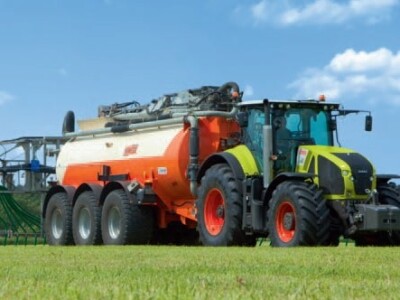 Traktor Claas AXION 900