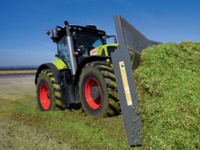 Traktor Claas AXION 900
