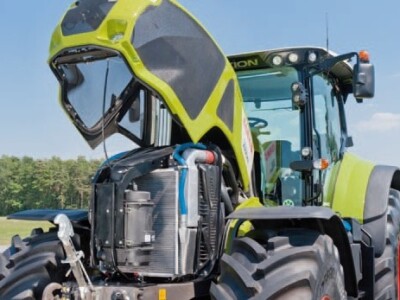 Traktor Claas AXION 900