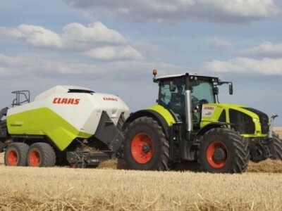 Traktor Claas AXION 900