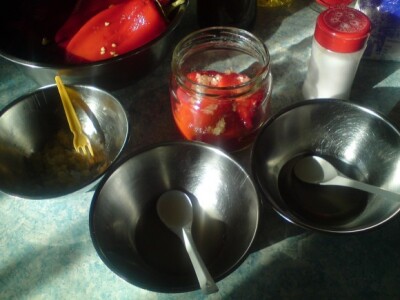 Češnjak, sol, ocat, ulje