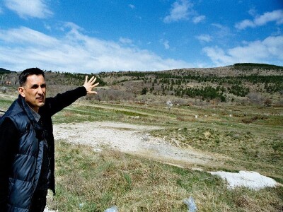 Načelnik Općine Muć pokazuje atraktivne terene za izgradnju rekreacijsko-turističkih objekata na predjelu Prisike