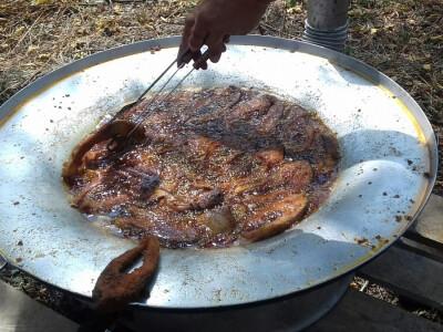 Za sve posjetitelje organizatori su pripremili gulaš, a ribiči iz Ždale šarane Za sve posjetitelje organizatori su pripremili gulaš, a ribiči iz Ždale šarane