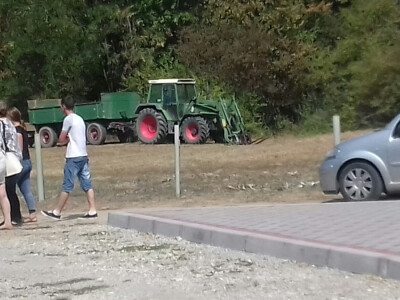 ...a neki i traktorima ...a neki i traktorima