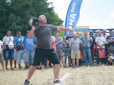 Disciplina bacanje akumulatora sa ramena