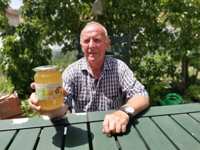 Bagremova paša je bila slaba, u proseku 8kg po košnici Bagremova paša je bila slaba, u proseku 8kg po košnici