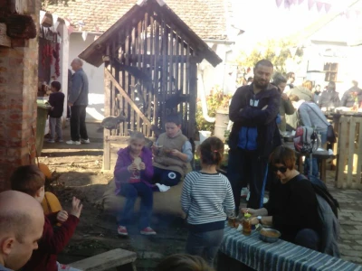 Stara seoska dvorišta - potencijal za obiteljski turizam