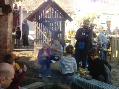 Stara seoska dvorišta - potencijal za obiteljski turizam